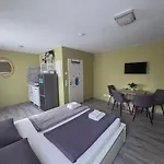 Hotel Prime Living Apartments Kueche Netflix